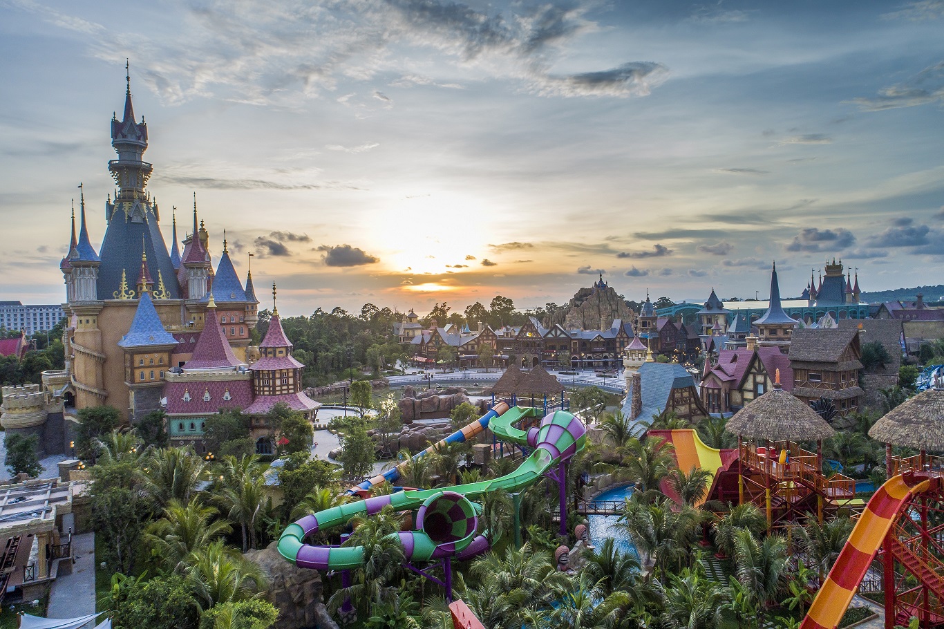 Khách sạn Holidays Infinity Phú Quốc nằm gần Vinwonders