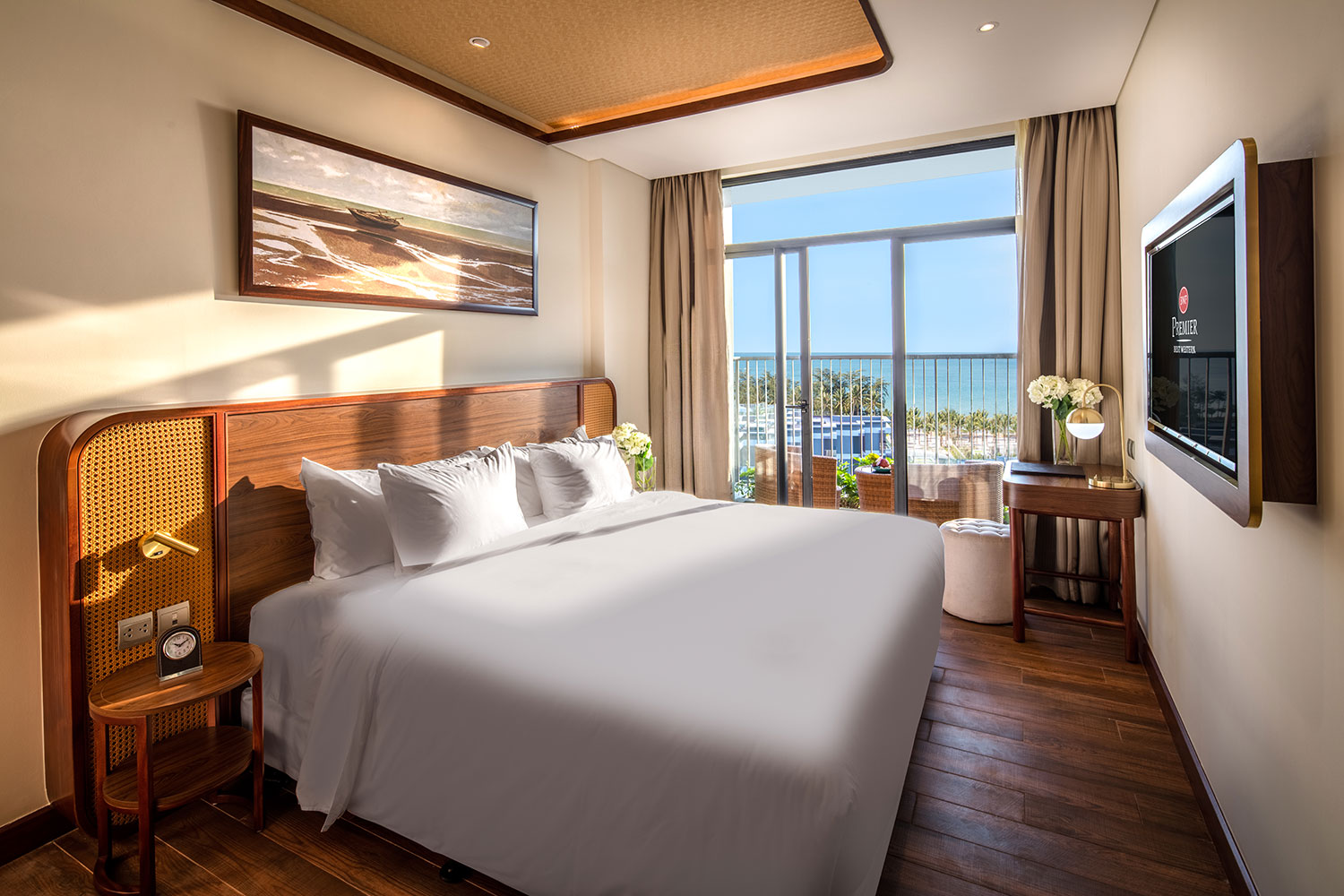/files/images/Khachsanbestwesternsonaseaphuquoc/Executive-Suite---King-Bedroom-(1).jpg