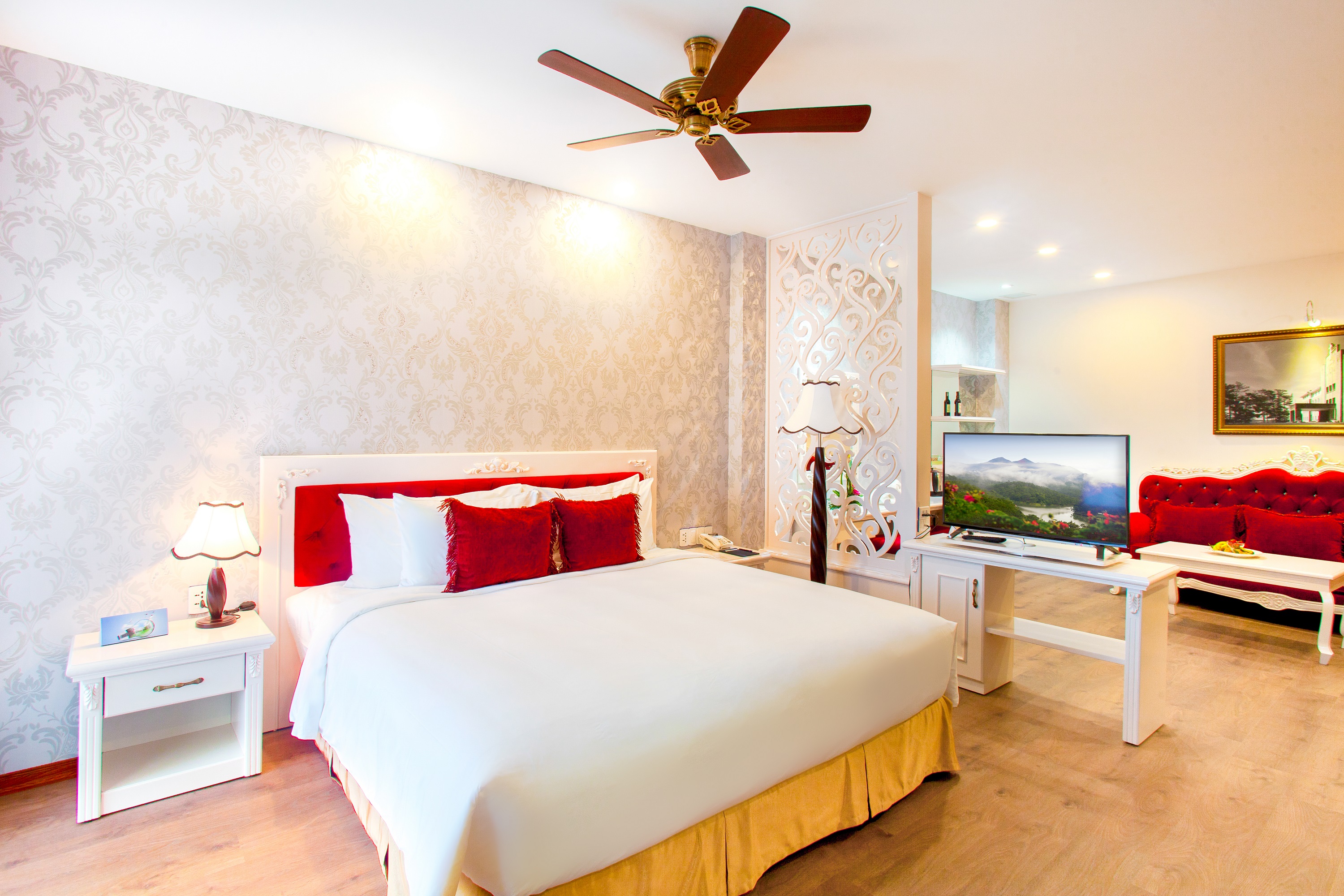 /files/images/LadalatHotel/DELUXE%20DOUBLE%20-%20LADALAT%20HOTEL%20(1).jpg
