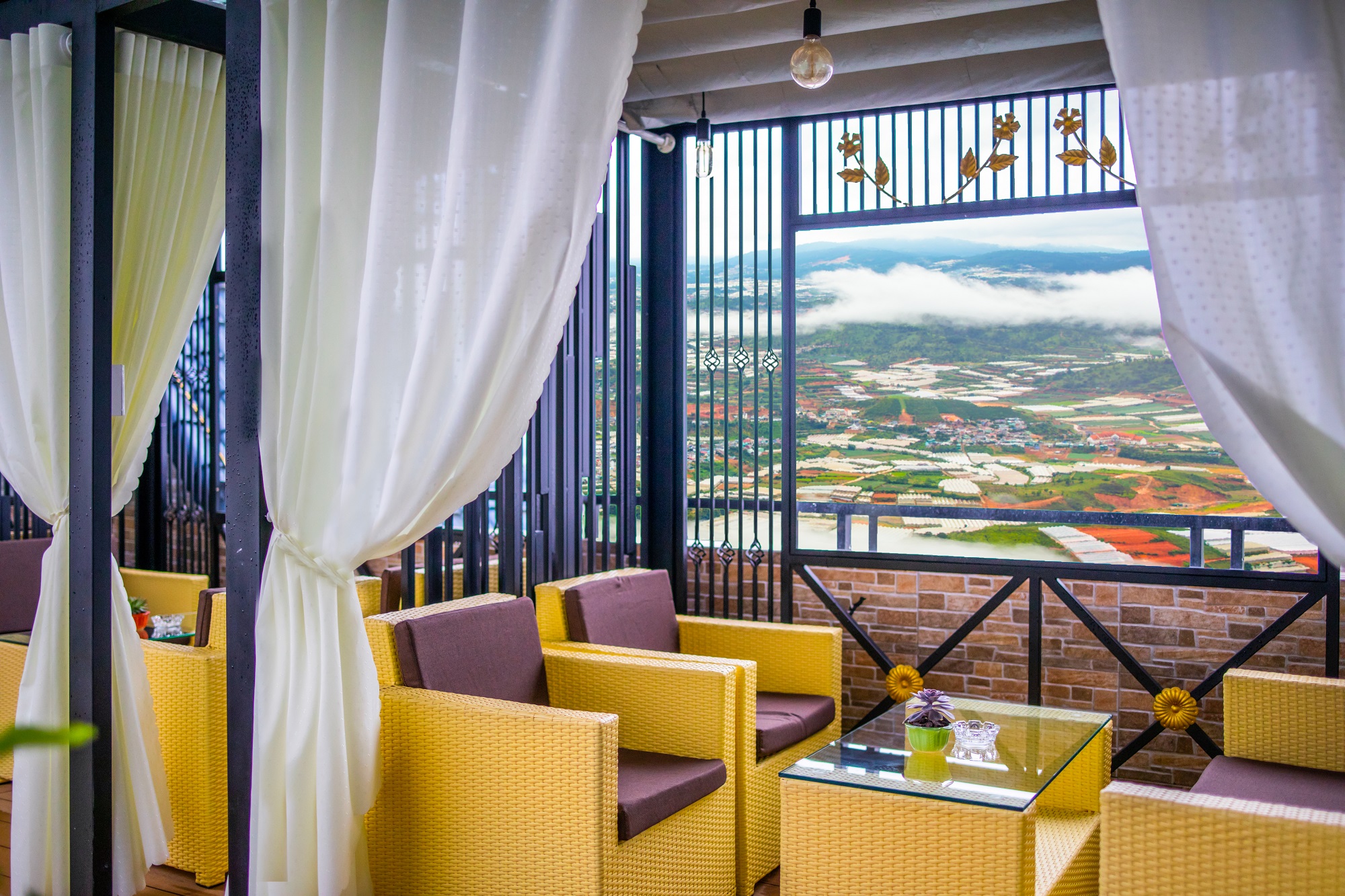 /files/images/LadalatHotel/LAMOUR%20SKY%20LOUNGE%20-%20LADALAT%20HOTEL%20(33).jpg