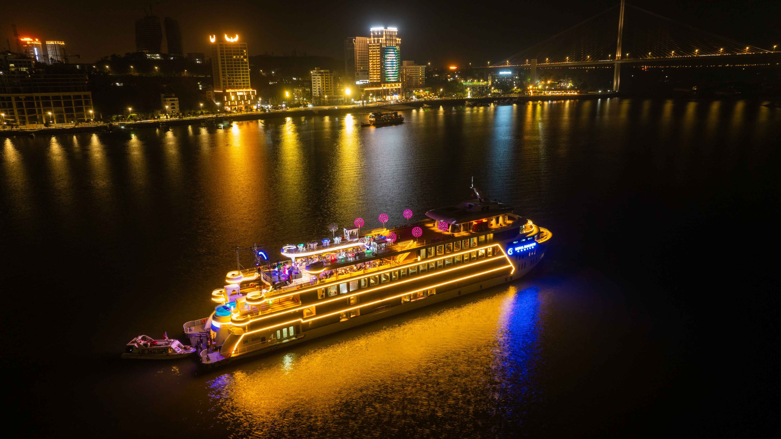 Du thuyền Luna Halong Cruise