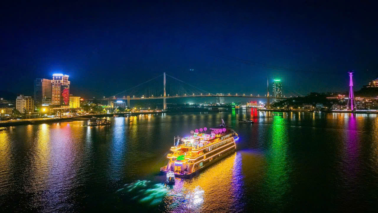 nhung-diem-doc-dao-cua-du-thuyen-luna-halong-cruise-5-sao