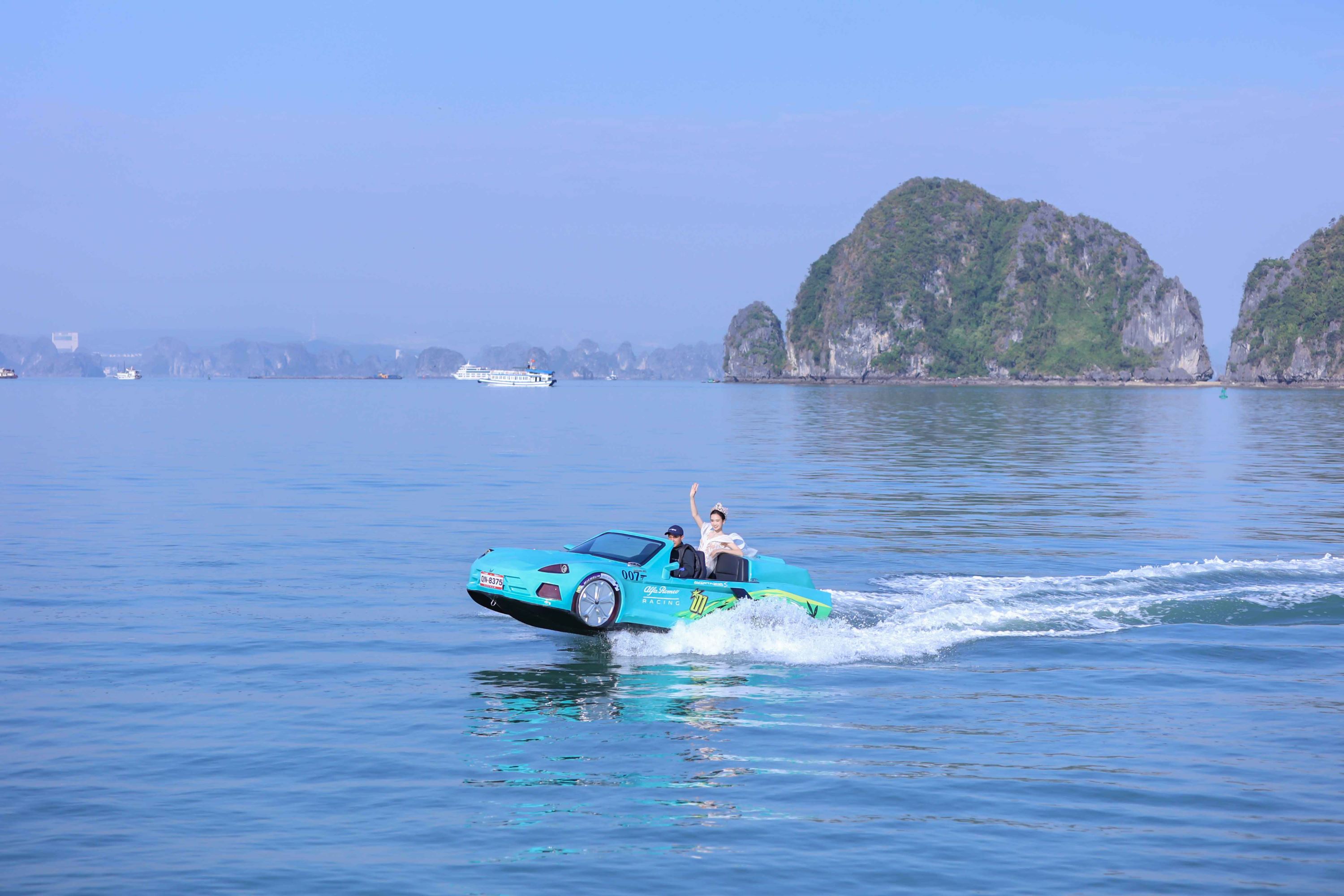 /files/images/Luna-Halong-Cruise/Luna-Halong-Cruise-moto-nuoc.JPG