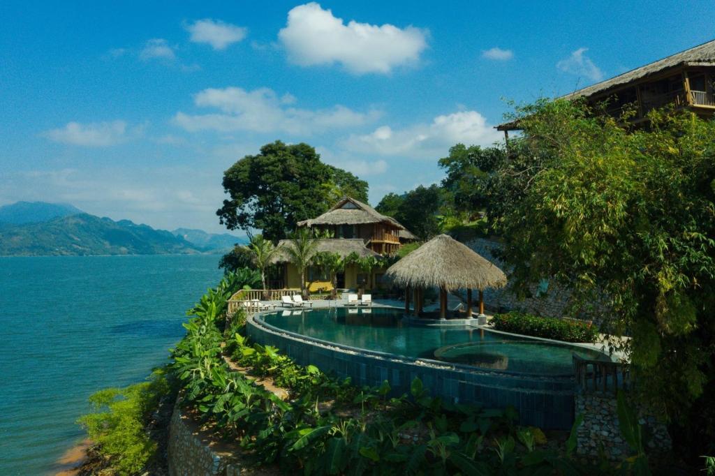 bể bơi Mai Châu Hideaway