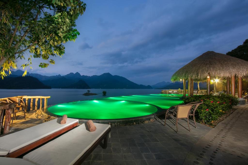 Bể bơi Mai Châu Hideaway