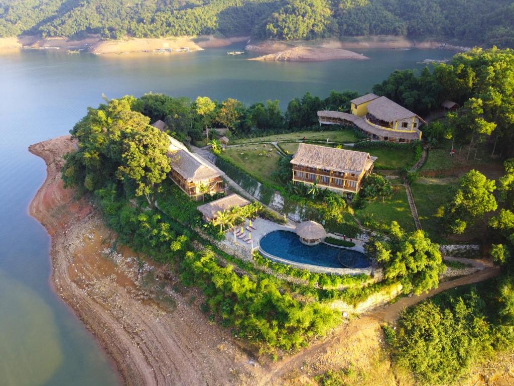 review-maichau-hideaway-khu-resort-giua-long-ho-hoa-binh