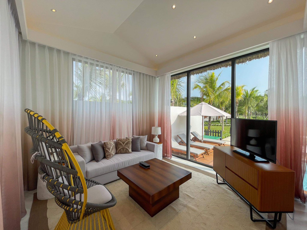 /files/images/NewWorldResortPhuQuoc/Garden-Pool-Villa-2.jpg