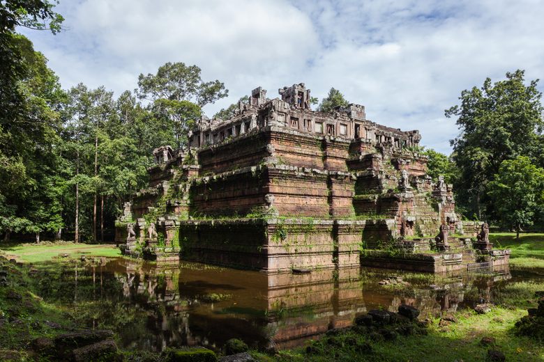 Phimeanakas - Địa điểm du lịch Siem Reap, Campuchia nổi tiếng