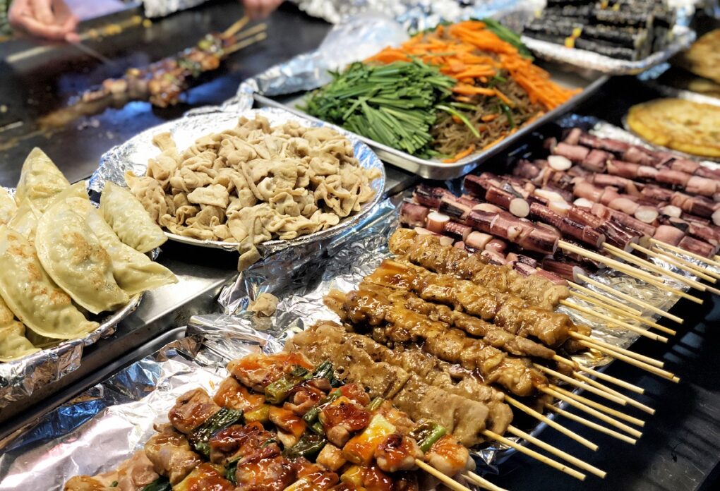 nhung-mon-an-vat-duong-pho-o-han-quoc-khien-du-khach-me-man