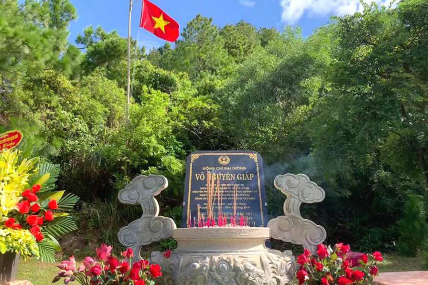 Mộ Đại tướng Võ Nguyên Giáp