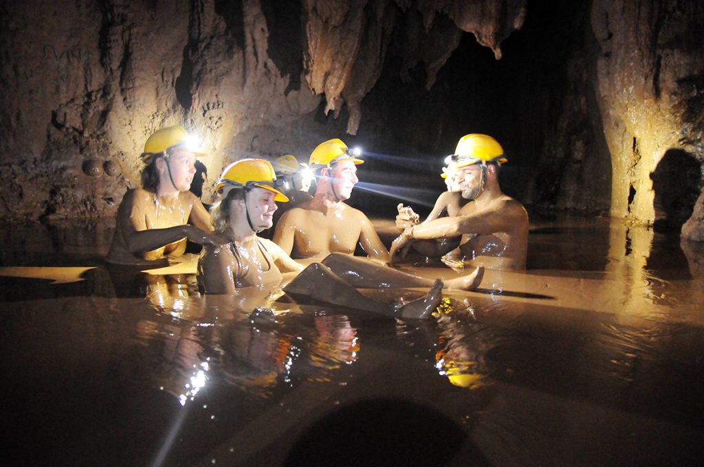 Sông Chày - Hang Tối, Quảng Bình 02
