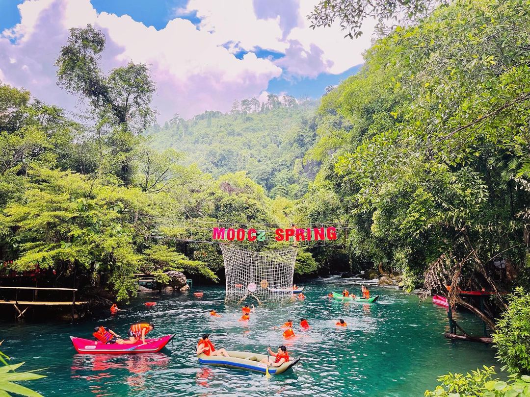 Suối nước Moọc, Quảng Bình 01