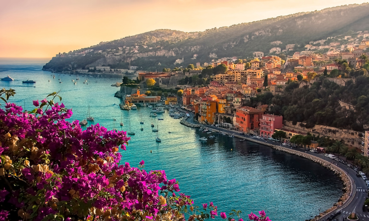 Bờ biển xanh Côte d'Azur - Địa điểm du lịch nổi tiếng ở Pháp