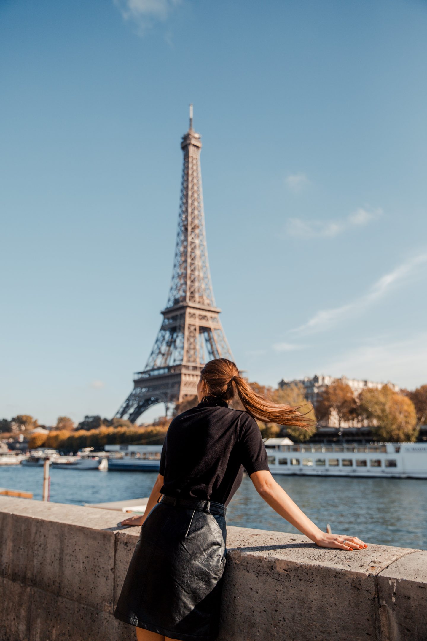 Tháp Eiffel - Địa điểm du lịch nổi tiếng nhất nước Pháp