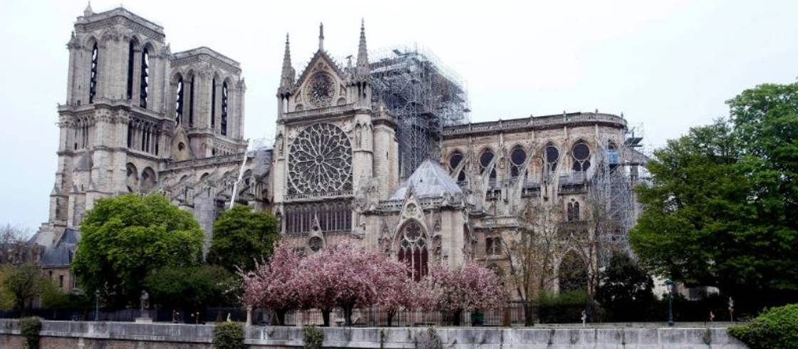 Nhà thờ Đức Bà Paris - Địa điểm du lịch nổi tiếng Pháp 03