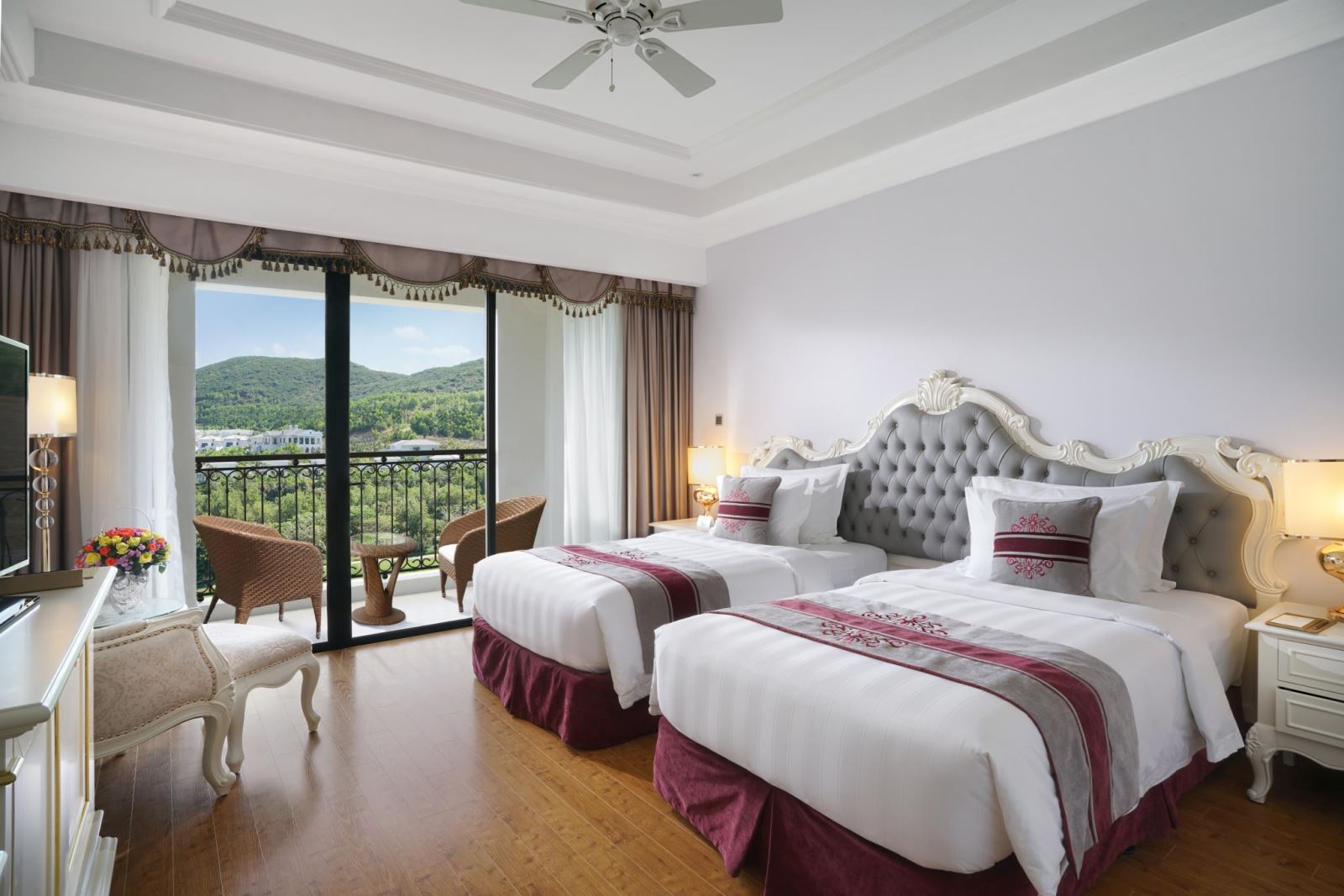 phòng Deluxe Room Vinpearl Discovery 1 Nha Trang