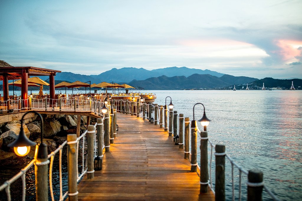 /files/images/VinpearlLuxuryNhaTrang/wave-bar%20(2).jpg