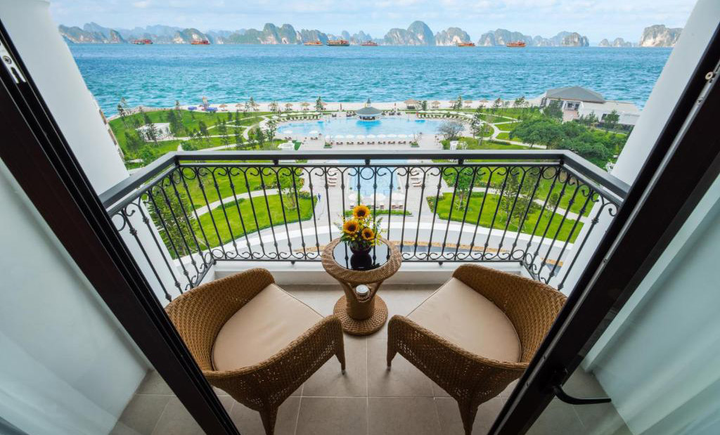 /files/images/VinpearlResort%26SpaHaLong/deluxe-room-2.jpg