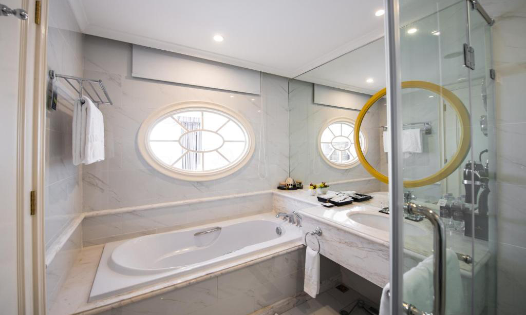 /files/images/VinpearlResort%26SpaHaLong/deluxe-room-3.jpg