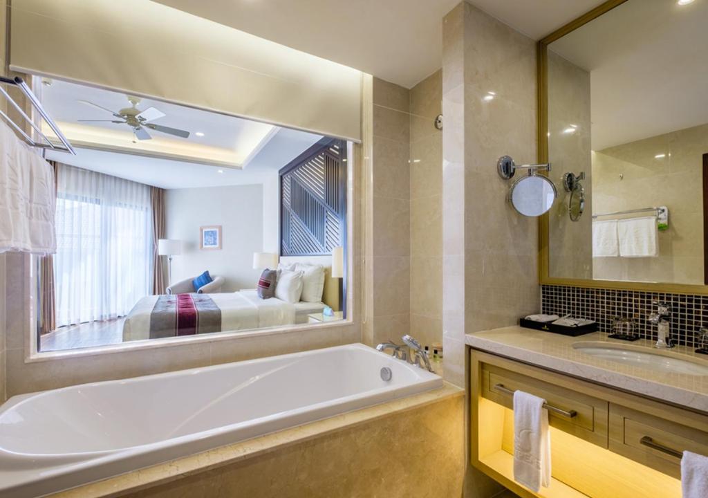 /files/images/VinpearlResort%26SpaHoiAn/deluxe%201.jpg