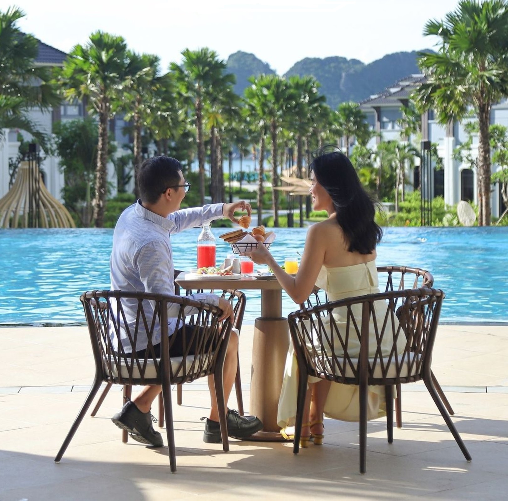 Pool Bar - Wyndham Garden Sonasea Vân Đồn