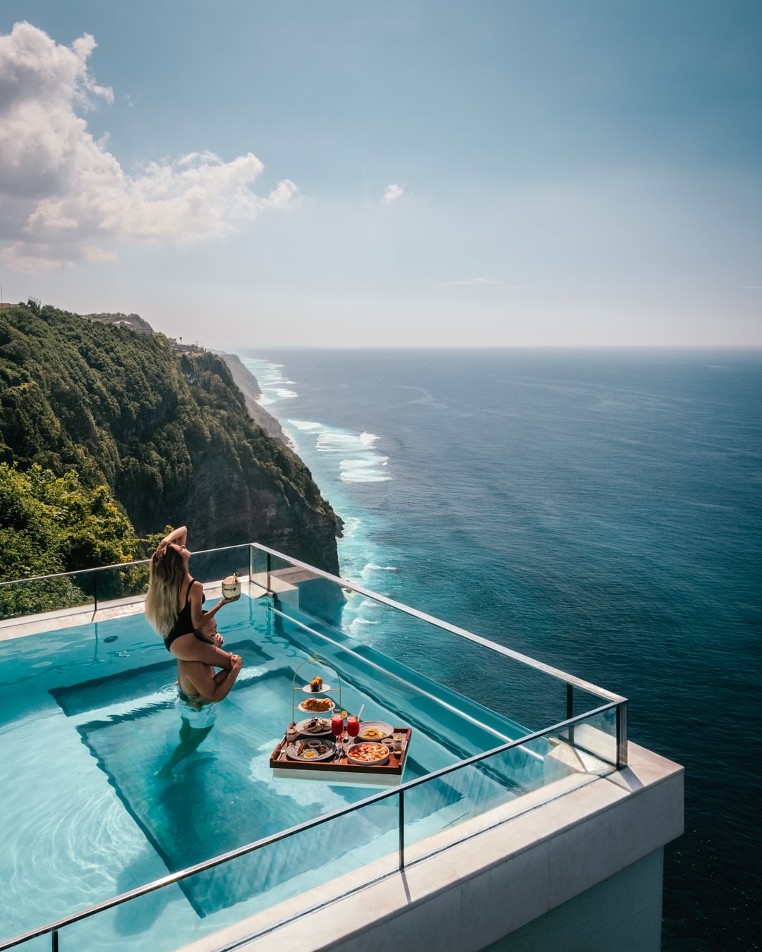 Oneeightyo của The Edge Villa Bali - Quán bar bãi biển đẹp ở Bali 01