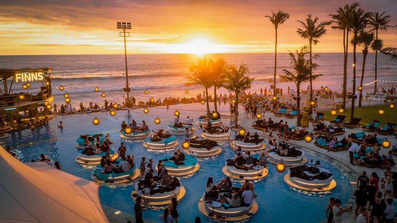 Finns Beach Club - Quán bar bãi biển đẹp ở Bali