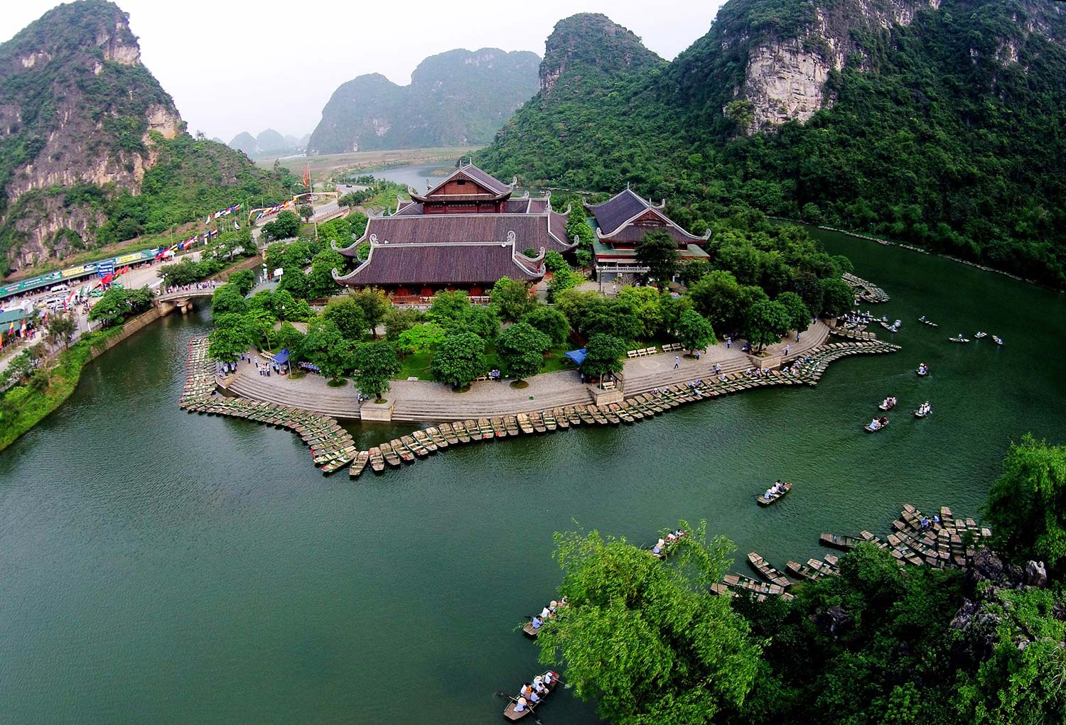 ninh-binh/chum-tour-le-hoi-2021-tour-ha-noi-chua-bai-dinh-trang-an-1-ngay